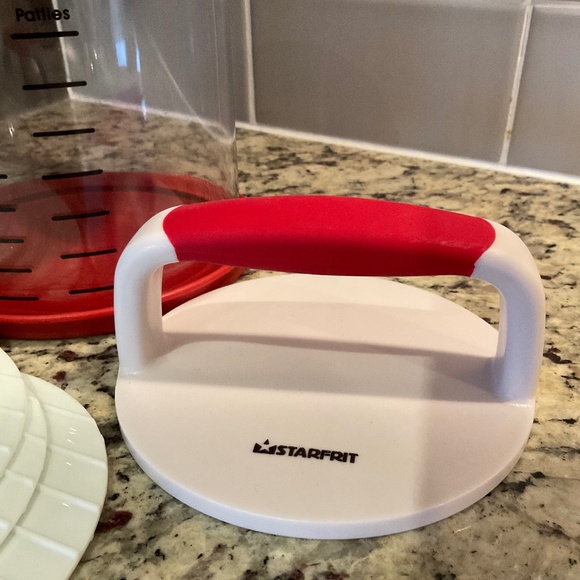 Starfrit Hamburger Patty Maker with 8 Discs and Airtight Lid - Picture 4 of 9